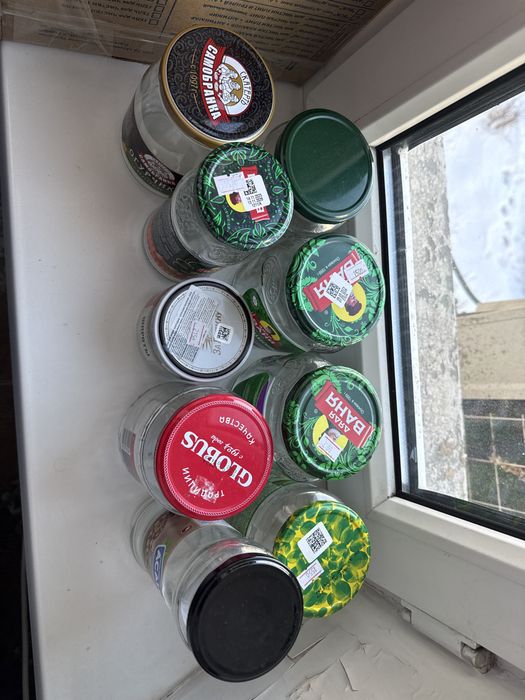 Отдам банки :1 литр и 3 литра