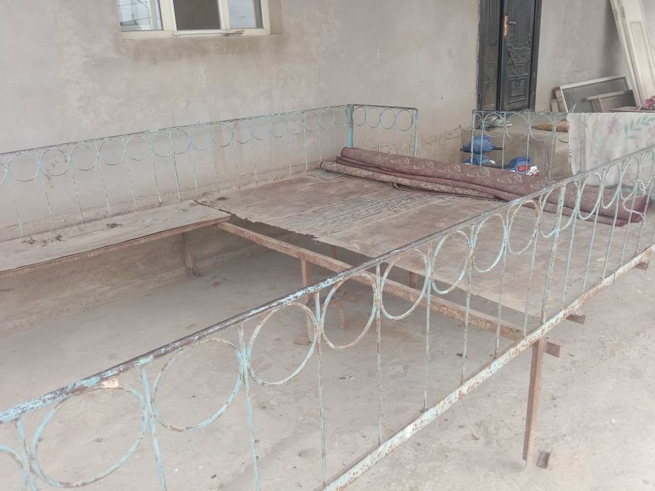 Колаилы тапшан устинде темирлери бар