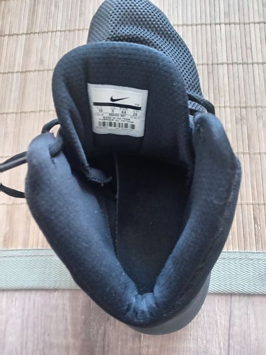 Vând adidași Nike