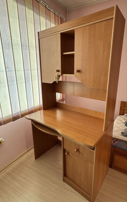 Продавам бюро