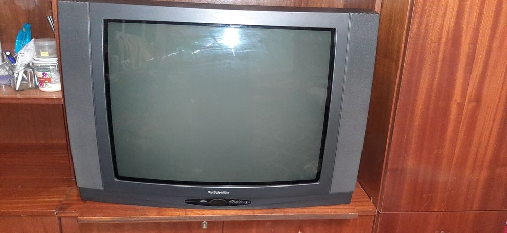 Телевизор -Schneider-37"
