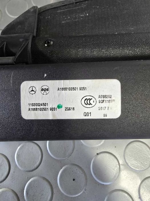 Продаваме щора за багажник за Mercedes GL/GLS W166