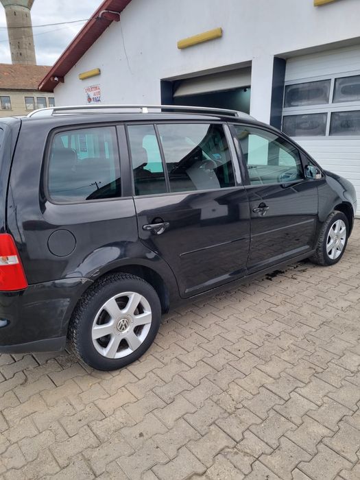 Volkswagen Touran diesel, 1.833 € — imagine 3