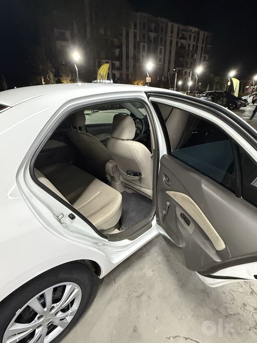 Tayota Yaris 2012 sedan