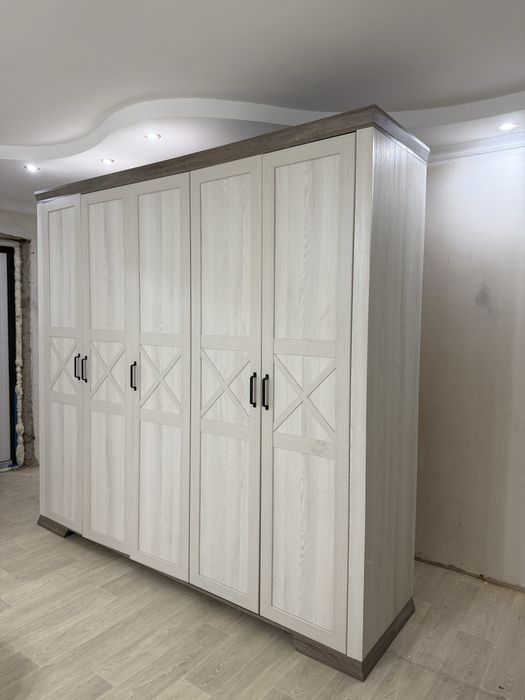 Продам шкаф и тумбочку Евромебель