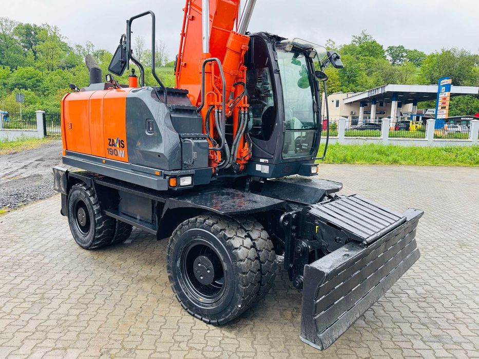 Excavator pe roti Hitachi ZX 190 W, an 2016, 20 tone, lama + cale, TOP