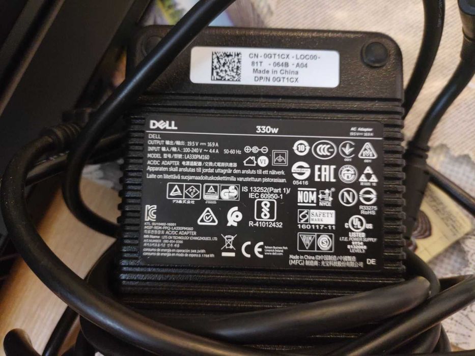 Геймърски лаптоп DELL Alienware 17 r5