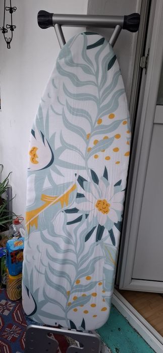 Masă de călcat cu priză