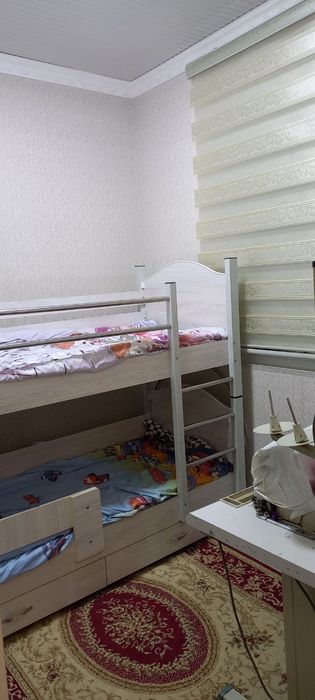 Массив панельнийда 2 хона 1 этаж сотилади