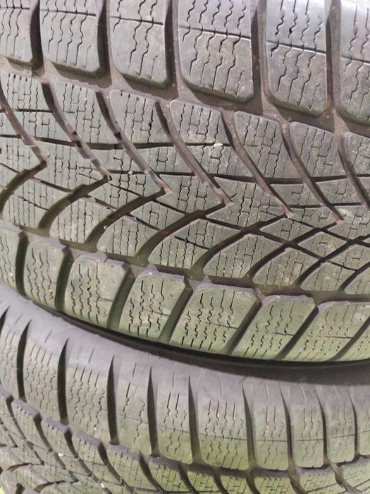 2 бр зимни 225/55/17 Dunlop 23г