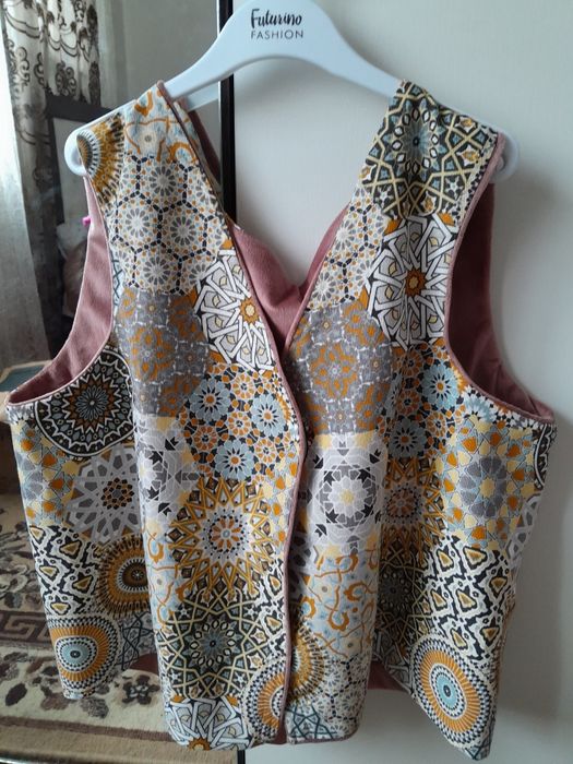 Продам жилетка двух сторонний!