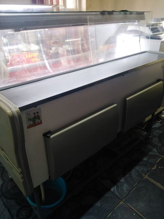 Продаём холодильную витрину