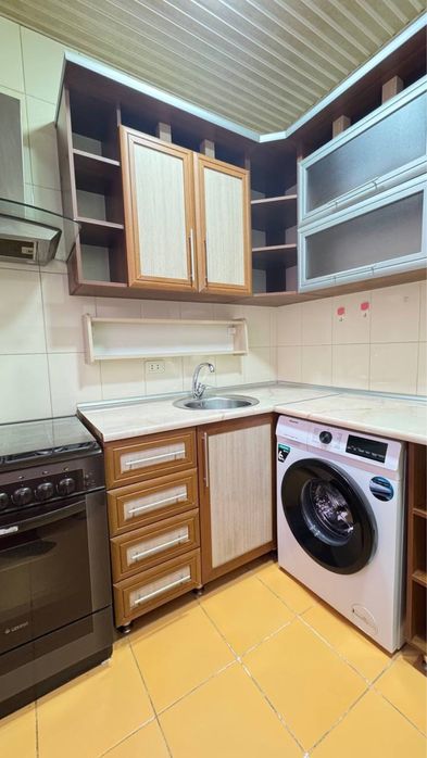 Срочно сдается в аренду 2 ком 3 этаж ор.р тарговый центр