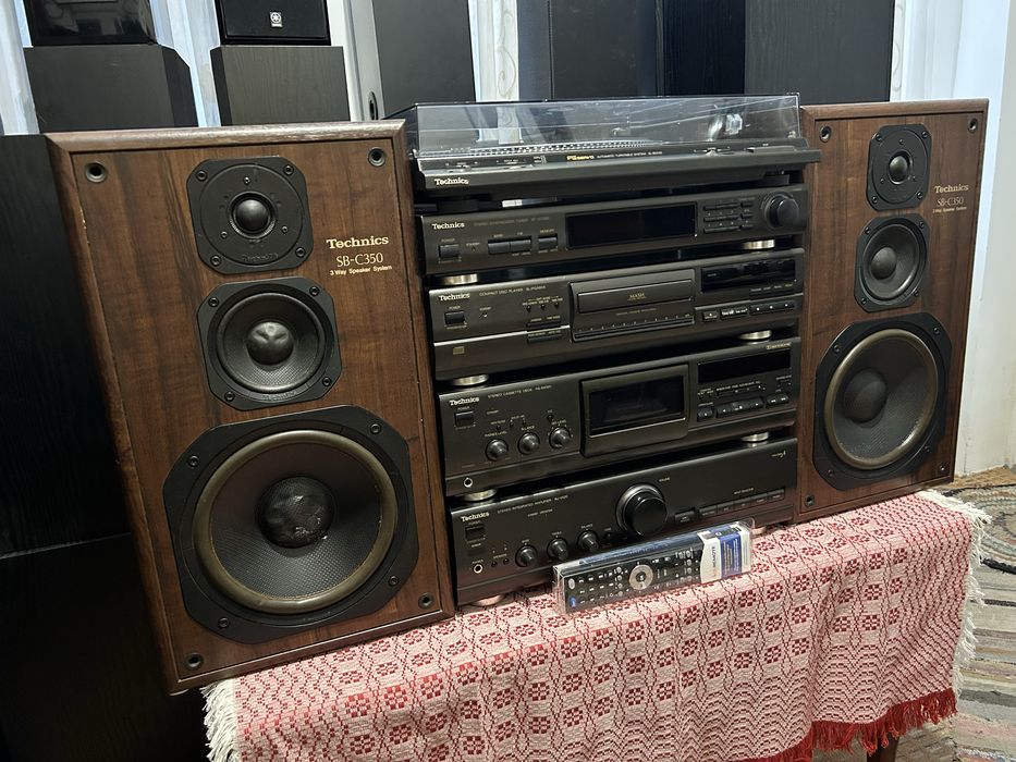 Sistem / linie audio TECHNICS cu boxe si pickup in satre perfecta de functionare