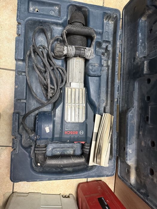 Продавам профисолнален къртач бош 11