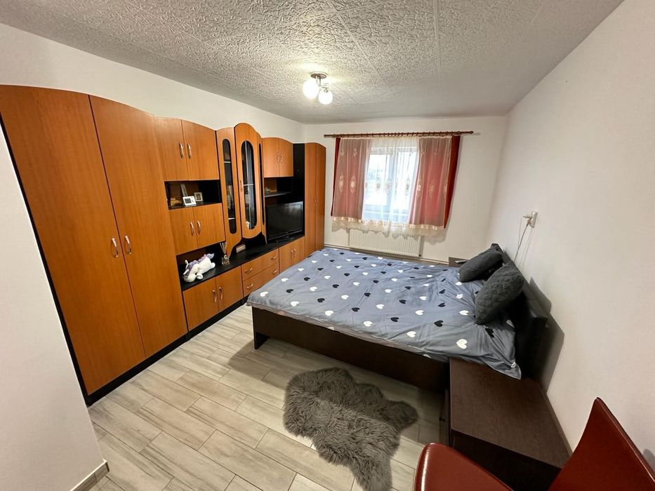 Vănd schimb garsonieră !!