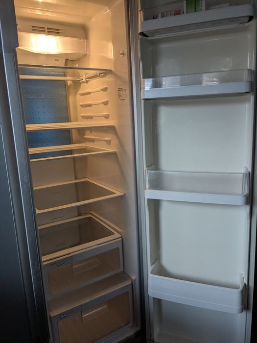 Холодильник большой