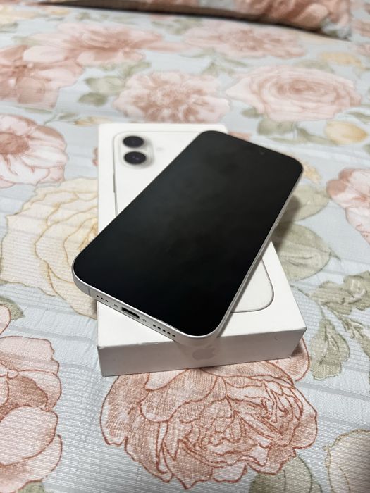 IPhone 16 256gb белый