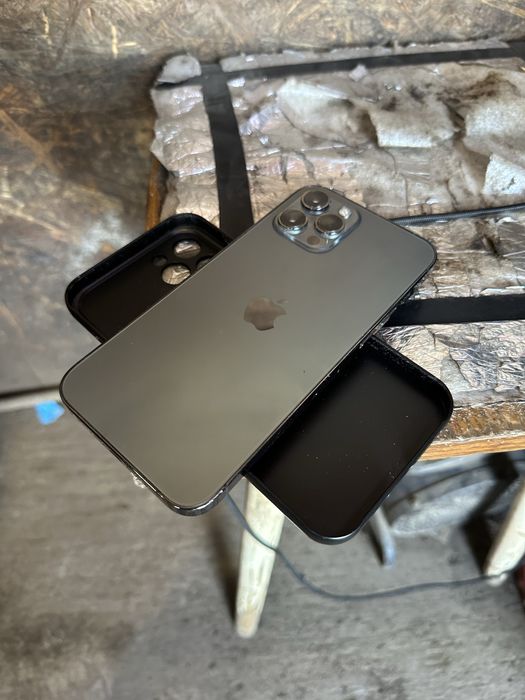 Продам айфон 12 про макс 256gb