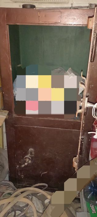 Сейф  сотилади .