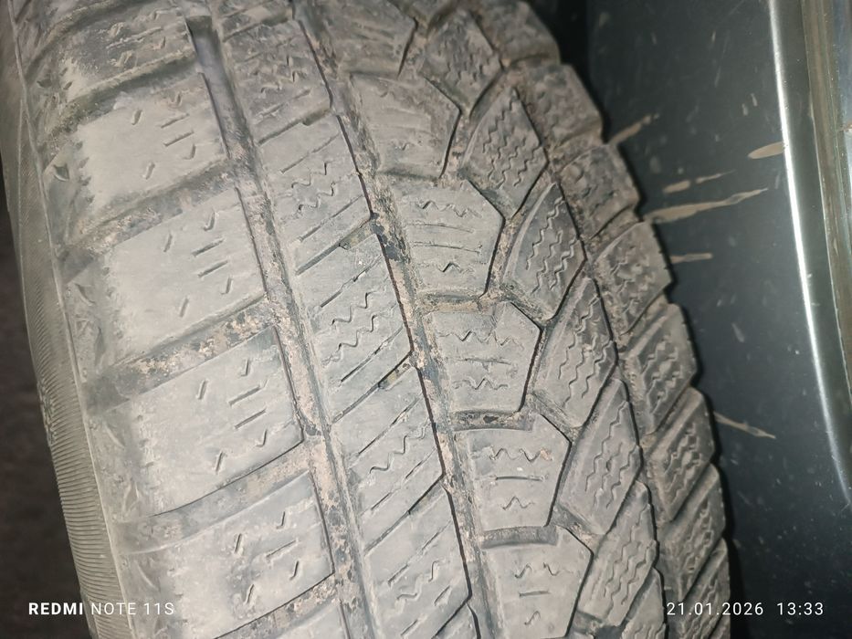 Два броя зимни гуми