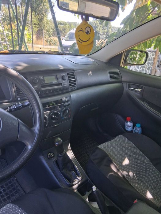 Продавам Toyota Corolla