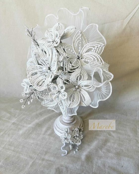 Buchet de mireasa realizat manual din mărgele și perle