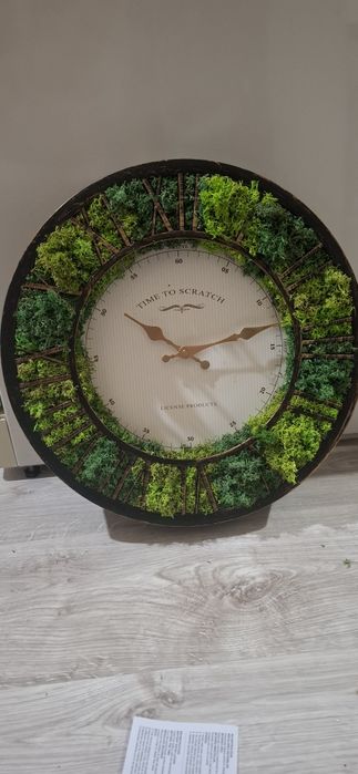 Стенен часовник със скандинавски мъх