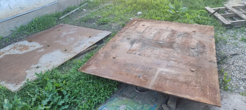 Продаеться железный стол.