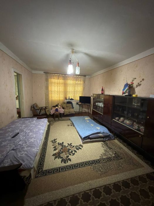 Продается 3 комнатная квартира не дорого. Этаж 4. Космос район.