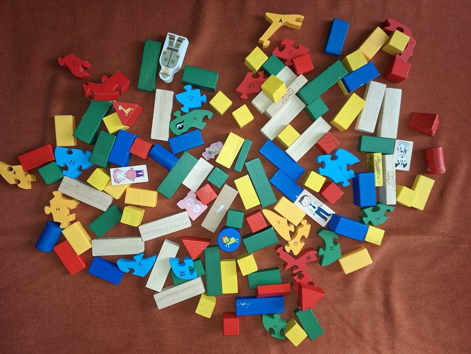 Jucarii - Set piese confectionate din lemn pentru constructii