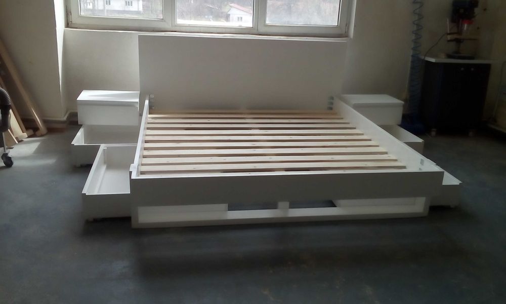 TRANSPORT GRATUIT.Pat matrimonial din lemn masiv cod 212