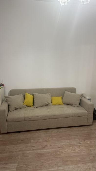 Диван бежевый