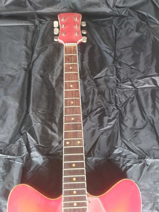 китара полуакустична  Йолана