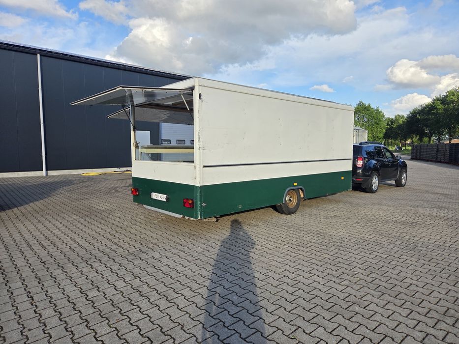 Foodtruck. Foodtrailer. Rulota. frigorific