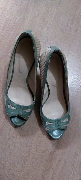 Продаются туфли, 38 размер одетые 1 раз. Кожаные. Производство Италия