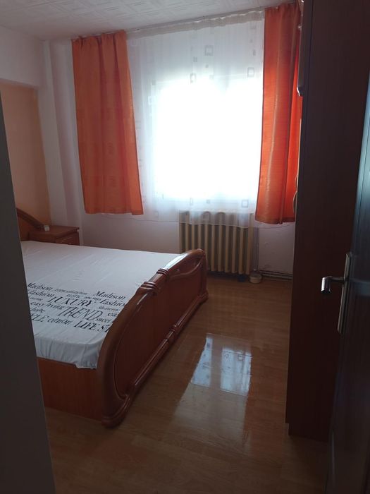 Inchiriez apartament