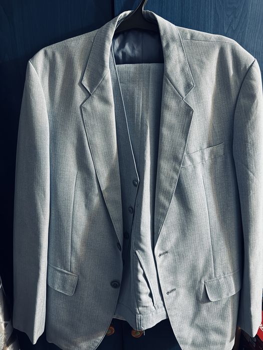 Костюм тройка