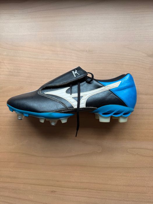 Футболни обувки Mizuno размер 42 (270 см.)