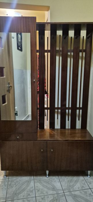 Mobilier hol din lemn – cuier, oglindă și pantofar