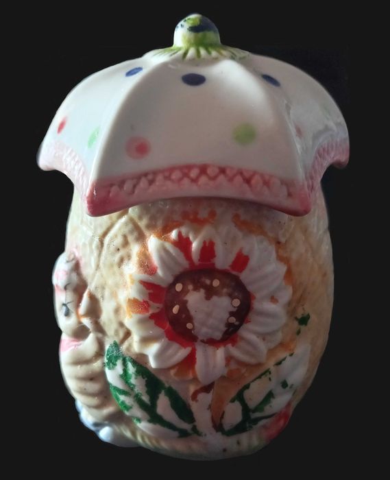 Mai multe obiecte din portelan din anii 1920-1970