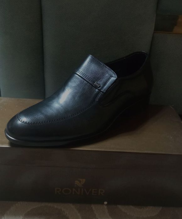 Мужские кожаные туфли фирмы Roniver большой ассортимент