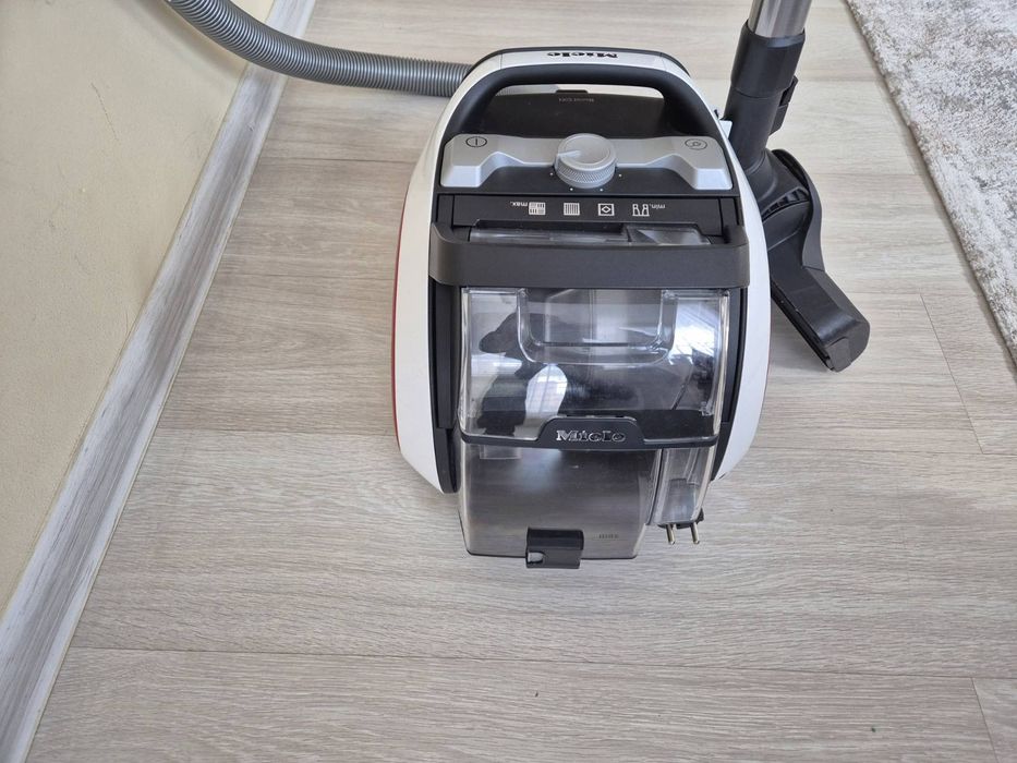 Прахосмукачка Miele Boost CX1