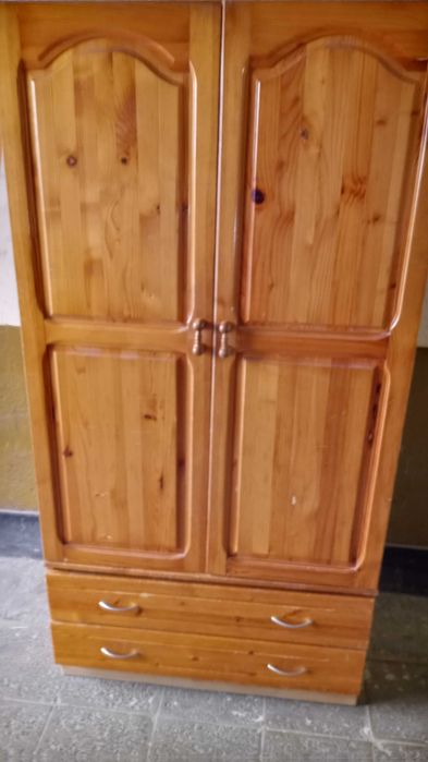 Гардероб с две чекмеджета