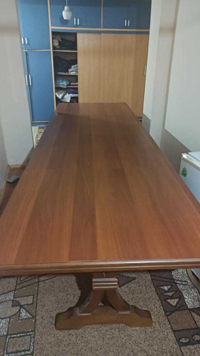 Большой стол на 20 человек