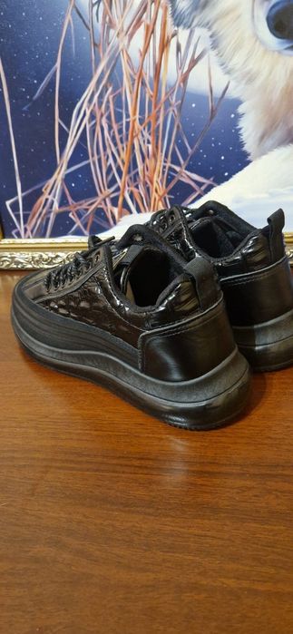 Продам кроссовки унисекс