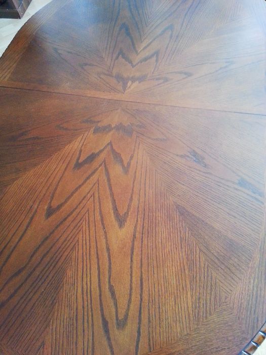 Большой деревянный стол