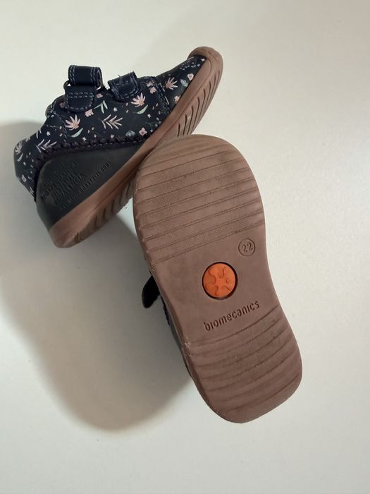 Pantofi Biomecanics marimea 22 si Vicco marimea 21