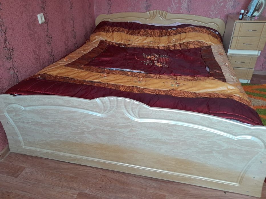 Двуспальные кровати продаётся