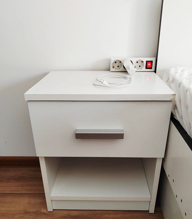 Set 2 noptiere albe cu sertar